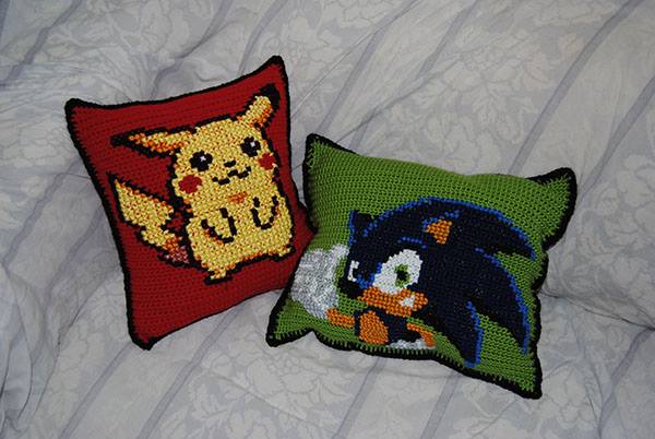 Custom Crochet Character Pillow – Made to Order (Pixel-Style Panel)